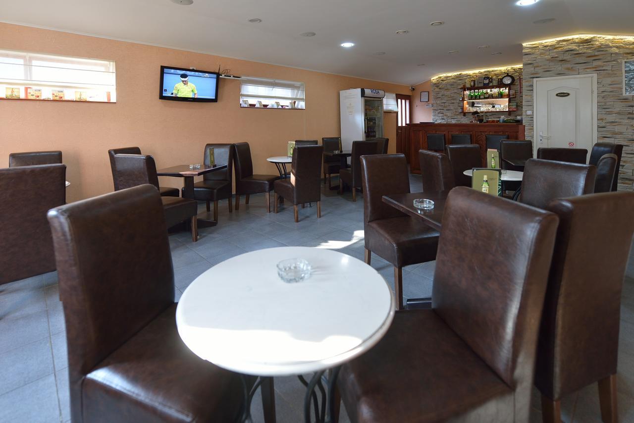 Bed&Breakfast INTERMEZZO CAFFE Kikinda Esterno foto